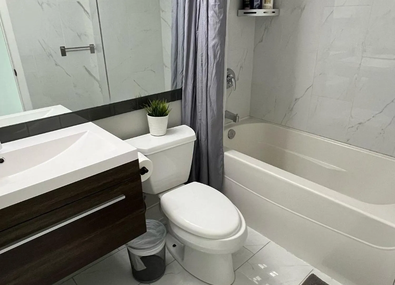Downtown Toronto Stay With Stunning Views & Free Parking Apartment
