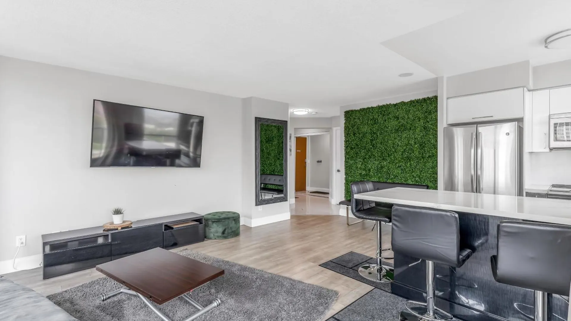 Downtown Toronto Stay With Stunning Views & Free Parking 0*,  Canada