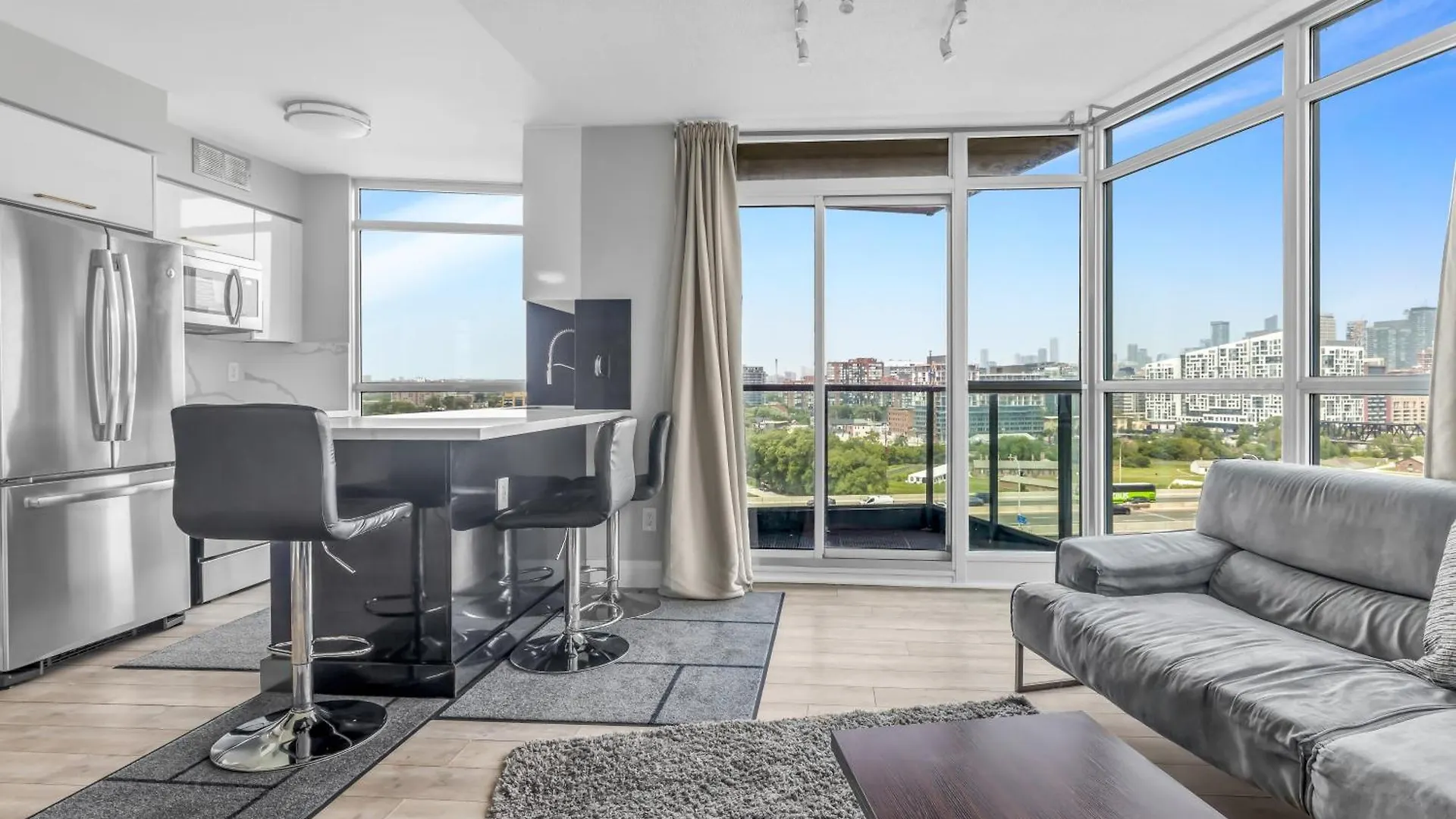 Apartment Downtown Toronto Stay With Stunning Views & Free Parking Canada
