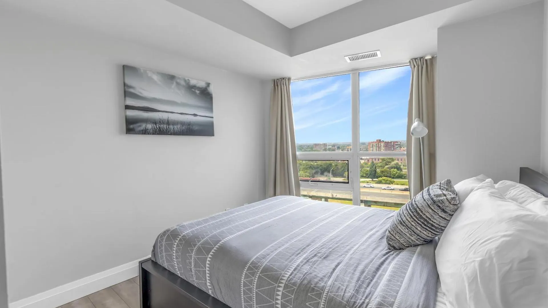 Downtown Toronto Stay With Stunning Views & Free Parking Apartment