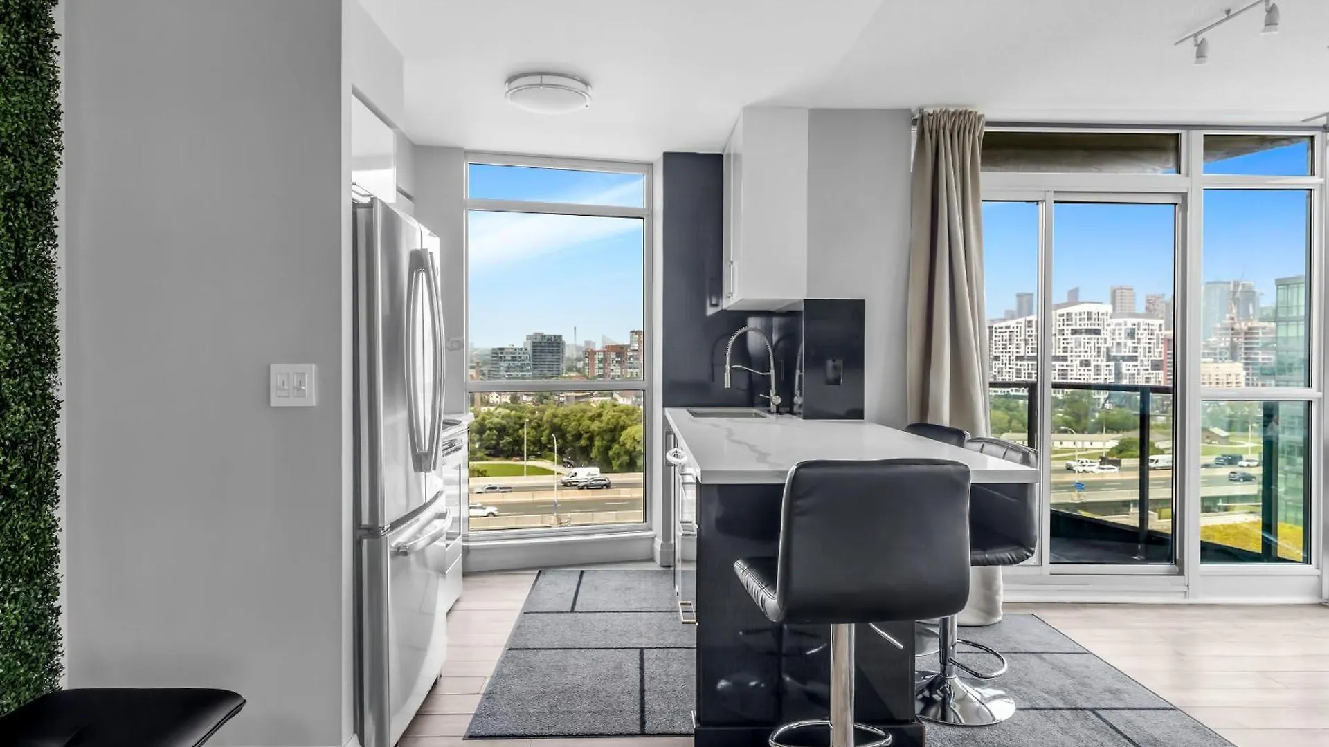 Apartment Downtown Toronto Stay With Stunning Views & Free Parking