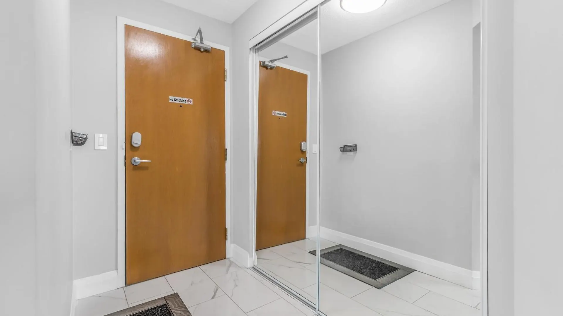 Downtown Toronto Stay With Stunning Views & Free Parking Apartment