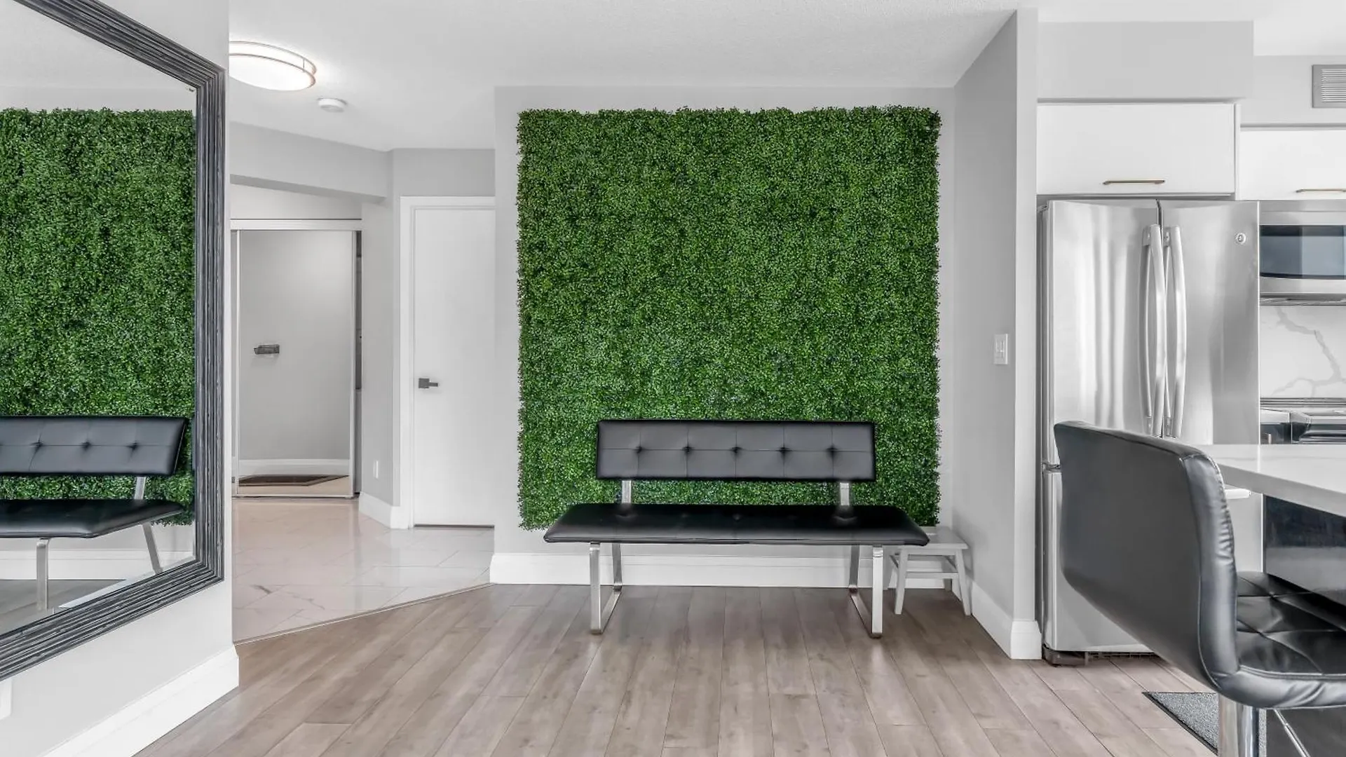 Downtown Toronto Stay With Stunning Views & Free Parking Apartment